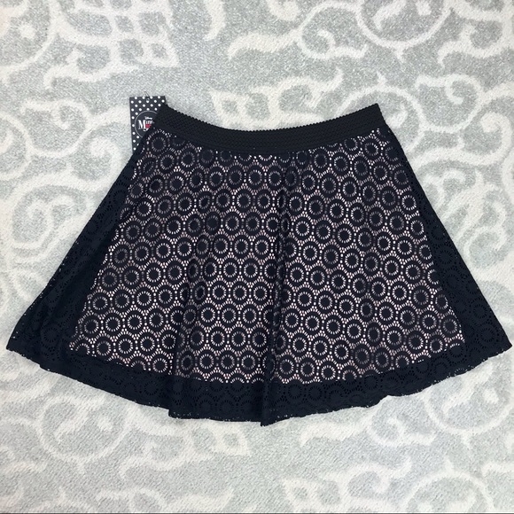 Disney Minnie Rocks the Dots Junior’s Lace Skirt by Disney NWT Size M Medium - Picture 3 of 8
